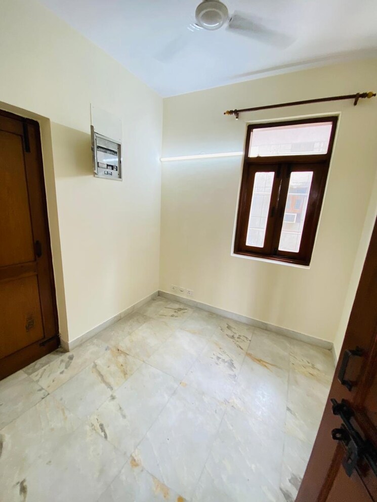 Room, sector 5 dwarka 3 Bedroom 1800 Sq.Ft. Apartment In Sector 5 Dwarka Delhi 9233221