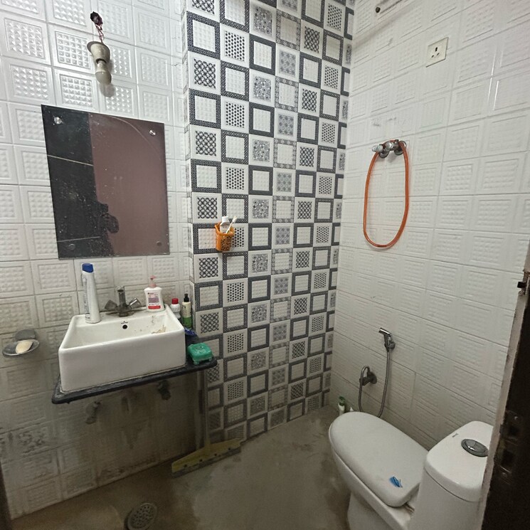 Attached Bathroom, kotla mubarakpur 2 Bedroom 800 Sq.Ft. Builder Floor In Kotla Mubarakpur Delhi 9233236