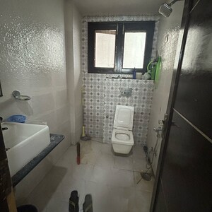 Attached Bathroom in 2 BHK Builder Floor at Kotla Mubarakpur – for Sale