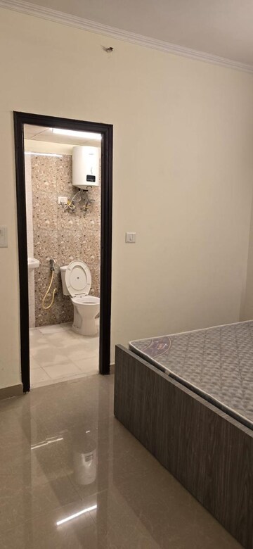 Room in 4 BHK Apartment at Omkar Royal Nest, Tech Zone 4 Greater Noida – for Rent