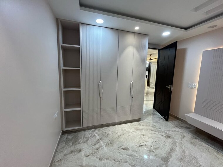 Room, ashok vihar 5 Bedroom 500 Sq.Yd. Builder Floor In Ashok Vihar Delhi 9233282