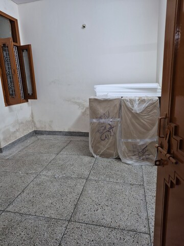 Living Room in 2.5 BHK Builder Floor at Mayur Vihar – for Rent