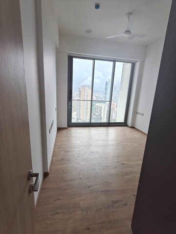 Room in 4 BHK Apartment at Rustomjee Crown, Prabhadevi – for Rent