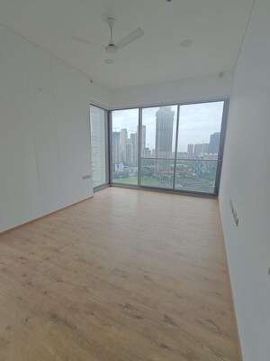 Room in 4 BHK Apartment at Rustomjee Crown, Prabhadevi – for Rent