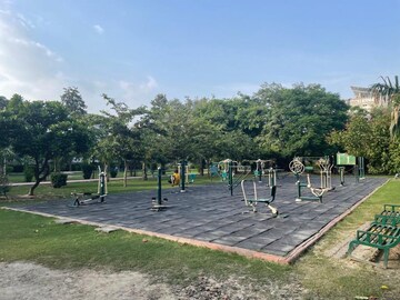 Plot Area in 2.5 BHK Independent House at Sector 71 – for Rent
