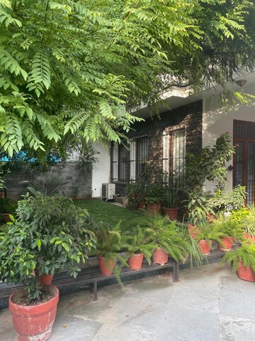 2.5 BHK Independent House – Garden View at Sector 71 - for Rent