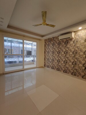 Room in 4 BHK Apartment at Aradhya Homes, Sector 67a – for Rent