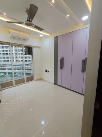 Room in 2 BHK Apartment at Gokul Nagari CHS, Kandivali West – for Rent