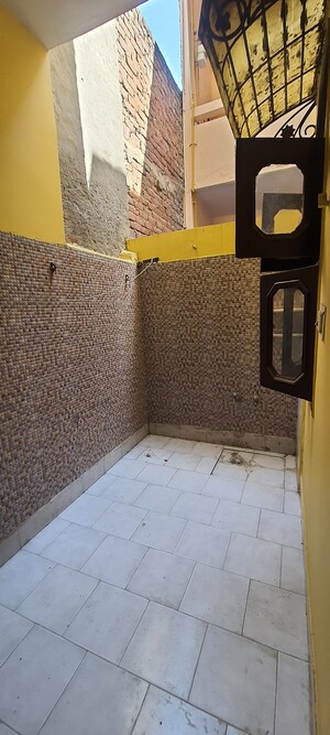 Furnished Amenities in 2.5 BHK Independent House at Sector 3 – for Rent