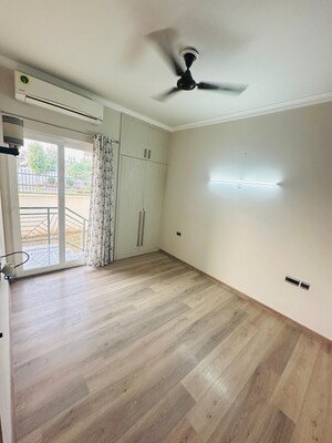 Room in 3 BHK Builder Floor at Central Park 3 Flower Valley, Sohna Sector 33 – for Sale