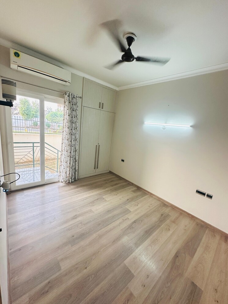 Room, central-park-3-flower-valley 3 Bedroom 1293 Sq.Ft. Builder Floor In Sohna Sector 33 Gurgaon 9233289