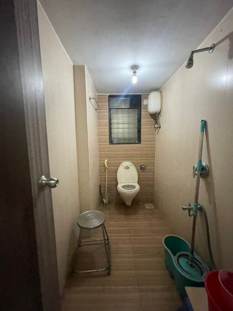 Bathroom, juhu-natraj-chs 2 Bedroom 780 Sq.Ft. Apartment In Vile Parle West Mumbai 9233306