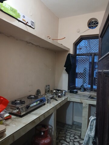 1 RK Builder Floor For Rent in Sector 13