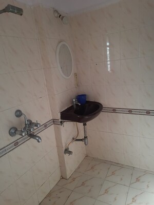 Master Bedroom in 2 BHK Apartment at Dhiraj Building, Andheri East – for Rent