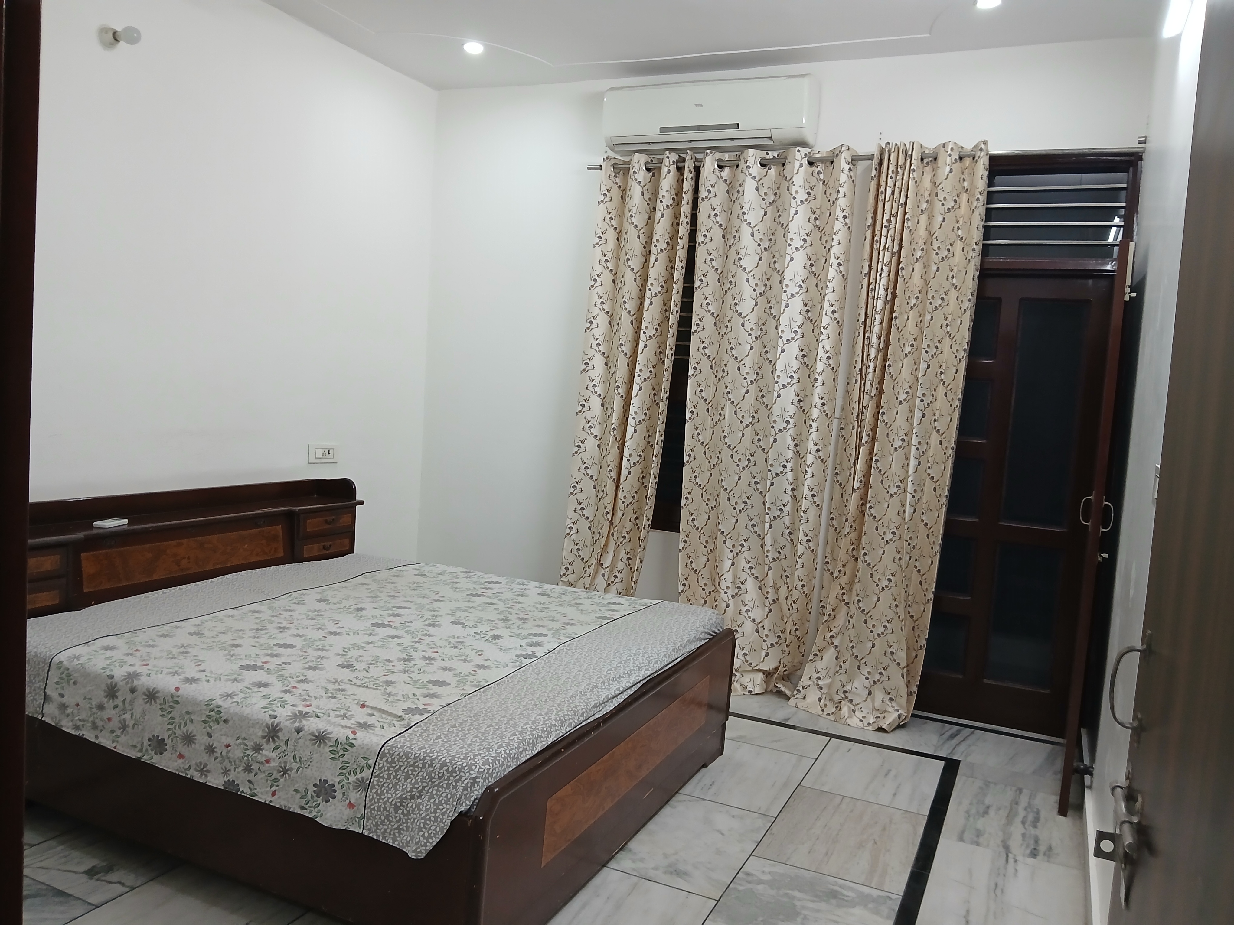 2 BHK + Pooja Room Builder Floor For Rent in Sector 13
