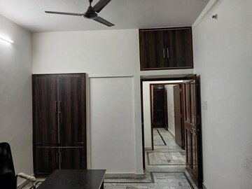 Room in 2 BHK Builder Floor at Sector 13 – for Rent