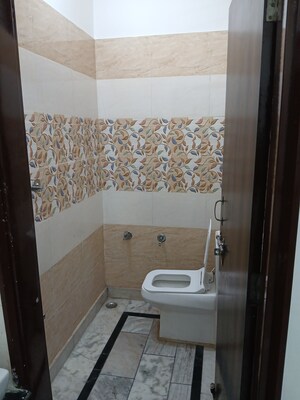 Attached Bathroom in 2 BHK Builder Floor at Sector 13 – for Rent