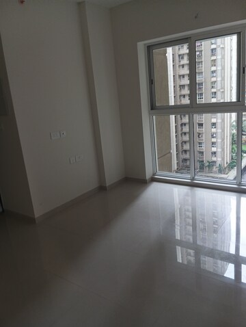 Room in 1 BHK Apartment at Lodha Amara, Kolshet Road – for Rent