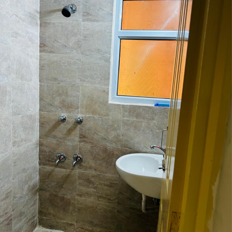Bathroom, wave-dream-homes 1 Bedroom 580 Sq.Ft. Apartment In Ram Nagar Ghaziabad 9233368