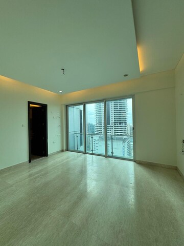 Room in 4 BHK Apartment at Raheja Atlantis, Lower Parel – for Rent
