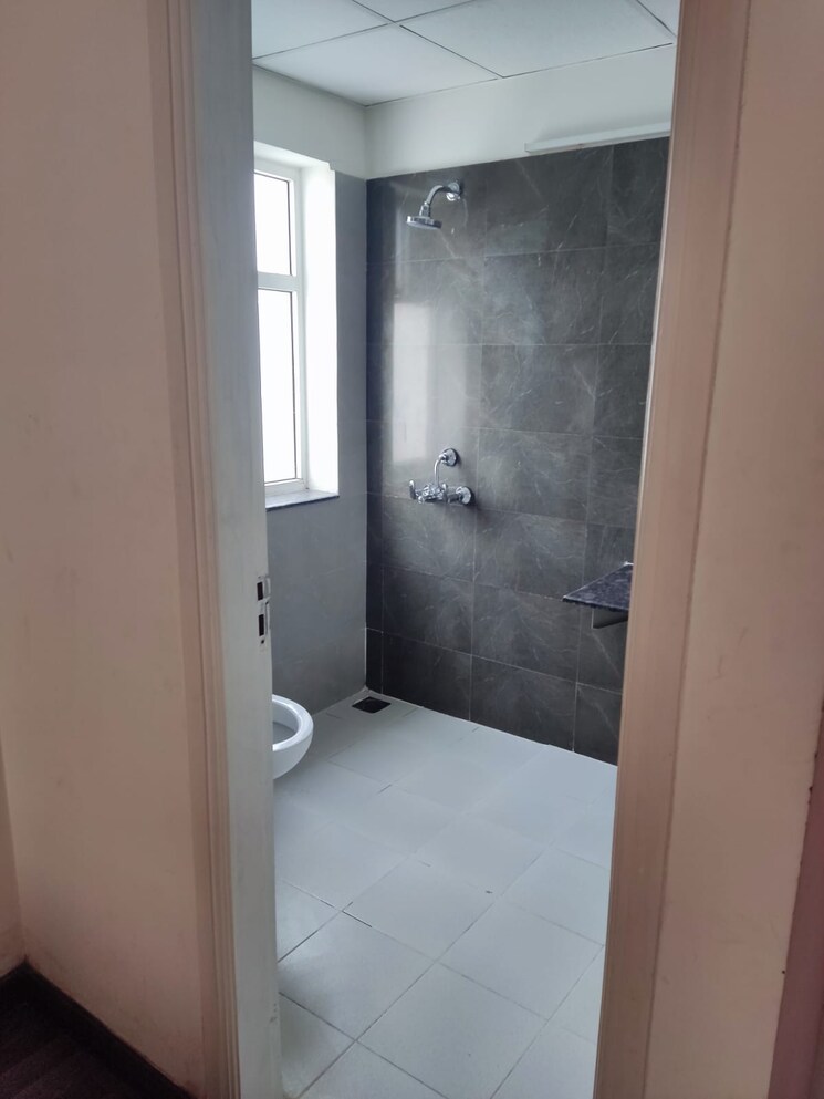Bathroom, sushma-valencia 3 Bedroom 1800 Sq.Ft. Apartment In International Airport Road Zirakpur 9233379