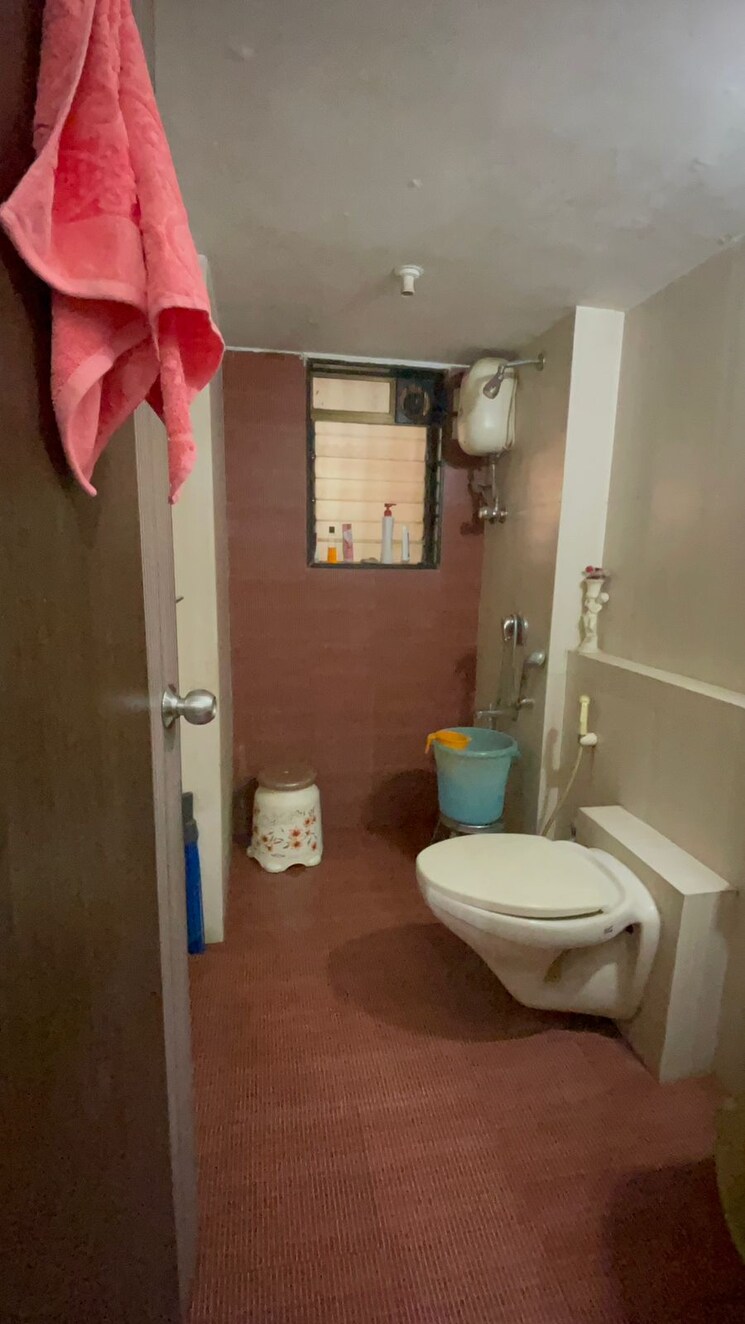 Bathroom, juhu-natraj-chs 1 Bedroom 700 Sq.Ft. Apartment In Vile Parle West Mumbai 9233383