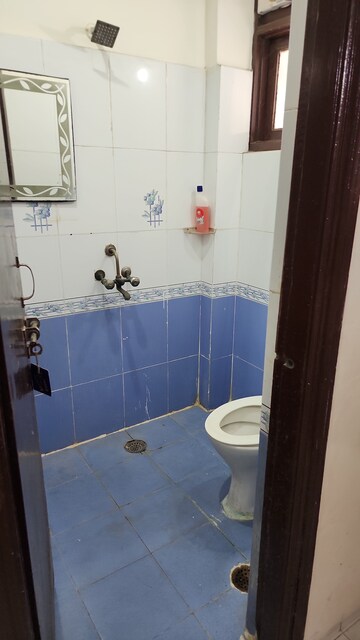 Washroom in 2 BHK Apartment at Sadbhawna Apartment, Sector 46 – for Rent