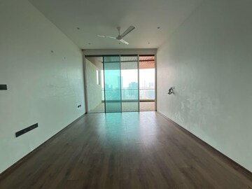 Room in 4 BHK Apartment at Avighna One Avighna Park, Lower Parel – for Rent
