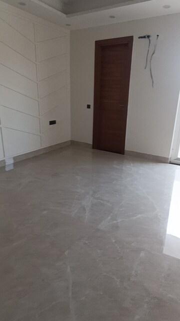 Room in 3 BHK Builder Floor at Sector 46 – for Sale