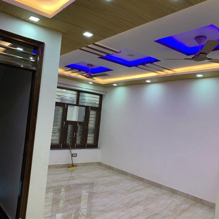 Room, sector 49 1.5 Bedroom 1000 Sq.Ft. Builder Floor In Sector 49 Faridabad 9233414