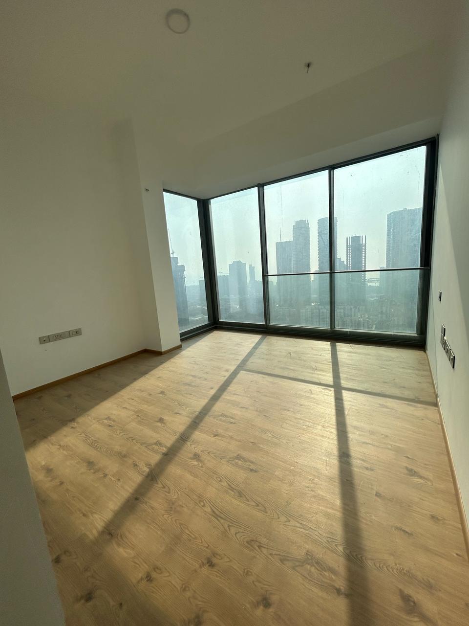 4 BHK + Servant Room Apartment For Rent in Rustomjee Crown