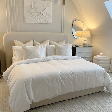 Bedroom in 3 BHK Apartment at Enpar Lotus 101 Worli Residences, Lower Parel – for Rent