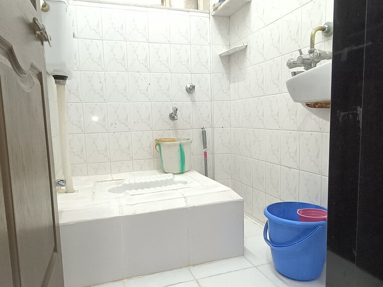 Bathroom, ramesh-hermes-heritage-phase-2 1 Bedroom 610 Sq.Ft. Apartment In Shastrinagar Pune 9233548