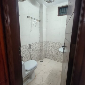 Bathroom in 1.5 BHK Builder Floor at Shivalik Colony – for Rent