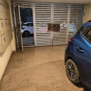 Parking in 1.5 BHK Builder Floor at Shivalik Colony – for Rent