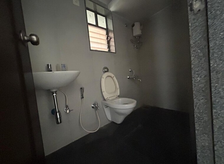 Bathroom, shree-niketan 3 Bedroom 1250 Sq.Ft. Apartment In Kandivali West Mumbai 9233571