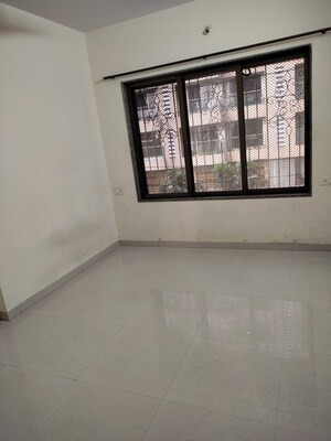 Room in 3 BHK Apartment at Shree Niketan, Kandivali West – for Sale