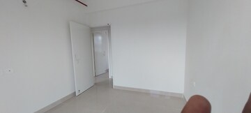Room in 3 BHK Apartment at Signature Global Golf Greens, Sector 79 – for Rent