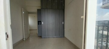 Room in 3 BHK Apartment at Signature Global Golf Greens, Sector 79 – for Rent