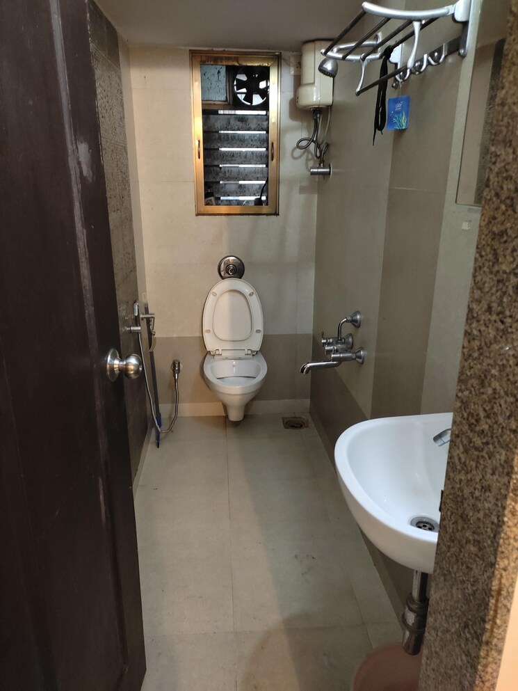 Bathroom, shree-niketan 2 Bedroom 950 Sq.Ft. Apartment In Kandivali West Mumbai 9233601