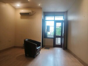 Room in 3 BHK Builder Floor at Panchsheel Enclave – for Rent