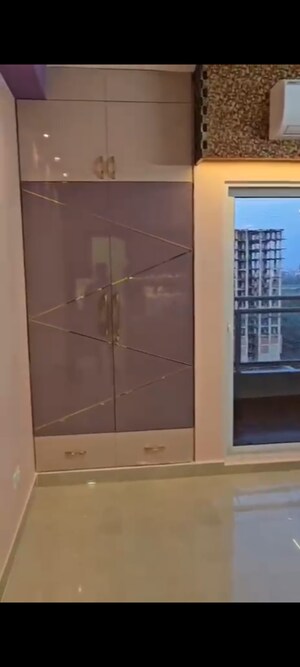 Furnished Amenities in 2 BHK Apartment at Elite Golf Green, Sector 79 – for Rent