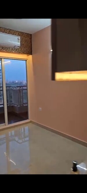 Room in 2 BHK Apartment at Elite Golf Green, Sector 79 – for Rent