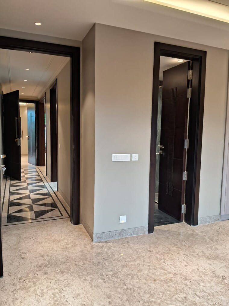 undefined, sarvodaya enclave 3 Bedroom 215 Sq.Yd. Builder Floor In Sarvodaya Enclave Delhi 9233607