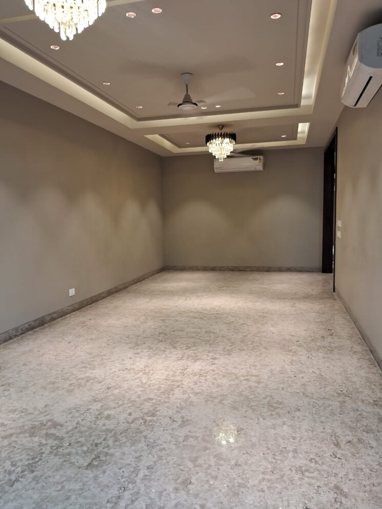 Room, sarvodaya enclave 3 Bedroom 215 Sq.Yd. Builder Floor In Sarvodaya Enclave Delhi 9233607