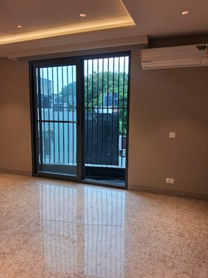 Room in 3 BHK Builder Floor at Sarvodaya Enclave – for Rent