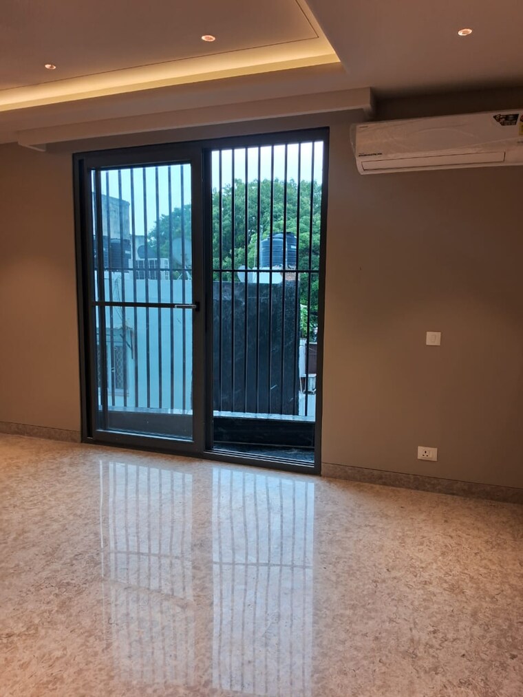 Room, sarvodaya enclave 3 Bedroom 215 Sq.Yd. Builder Floor In Sarvodaya Enclave Delhi 9233607