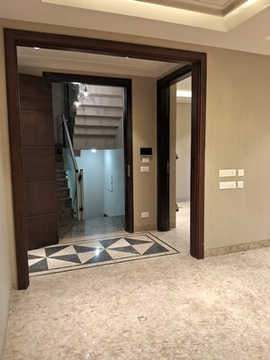 Room in 3 BHK Builder Floor at Sarvodaya Enclave – for Rent