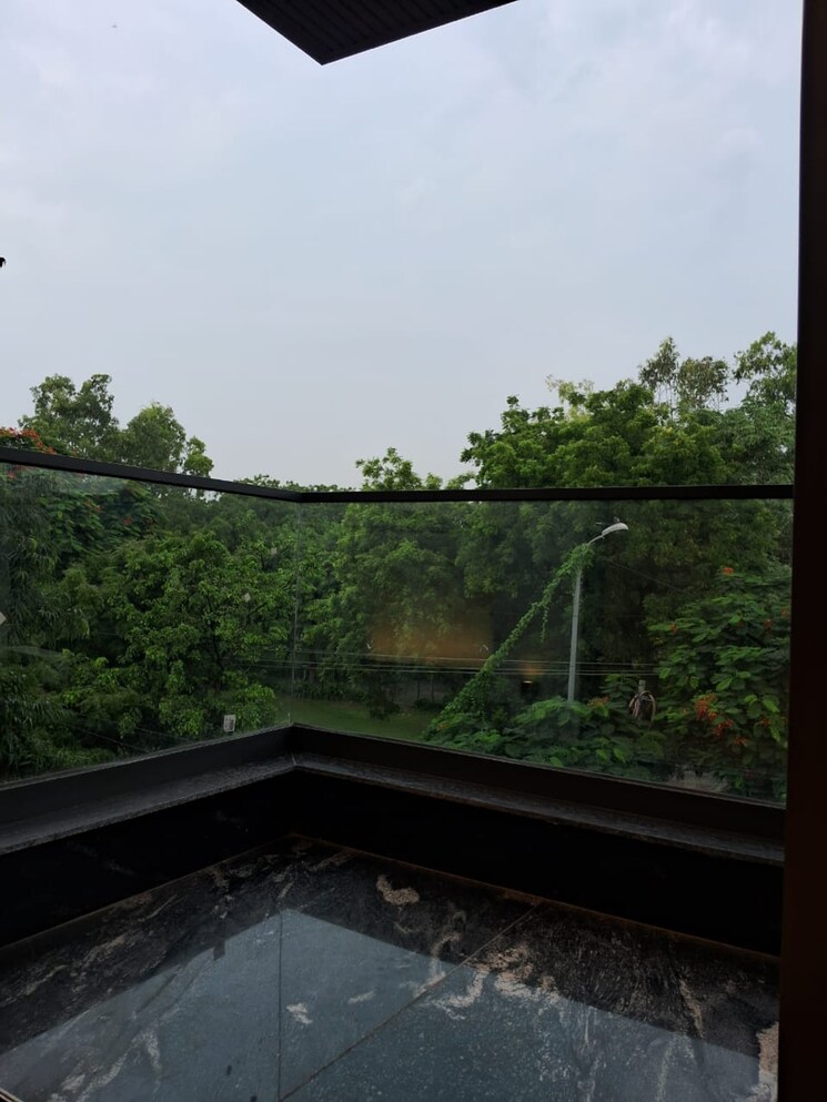 undefined, sarvodaya enclave 3 Bedroom 215 Sq.Yd. Builder Floor In Sarvodaya Enclave Delhi 9233607