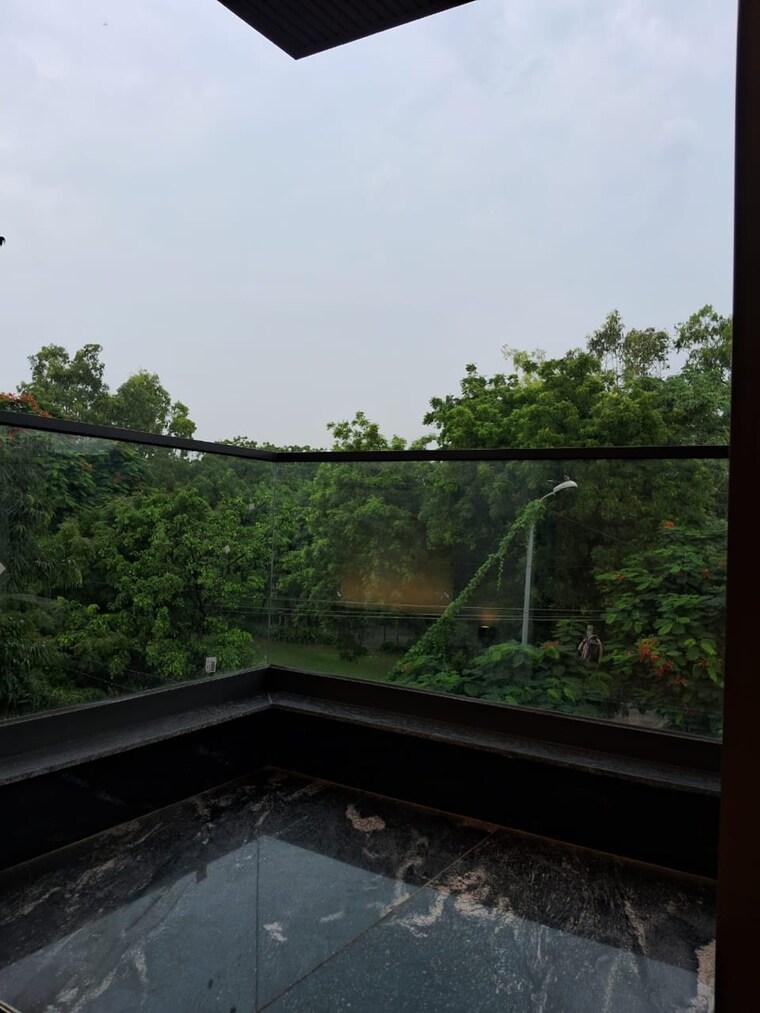 undefined, sarvodaya enclave 3 Bedroom 215 Sq.Yd. Builder Floor In Sarvodaya Enclave Delhi 9233607